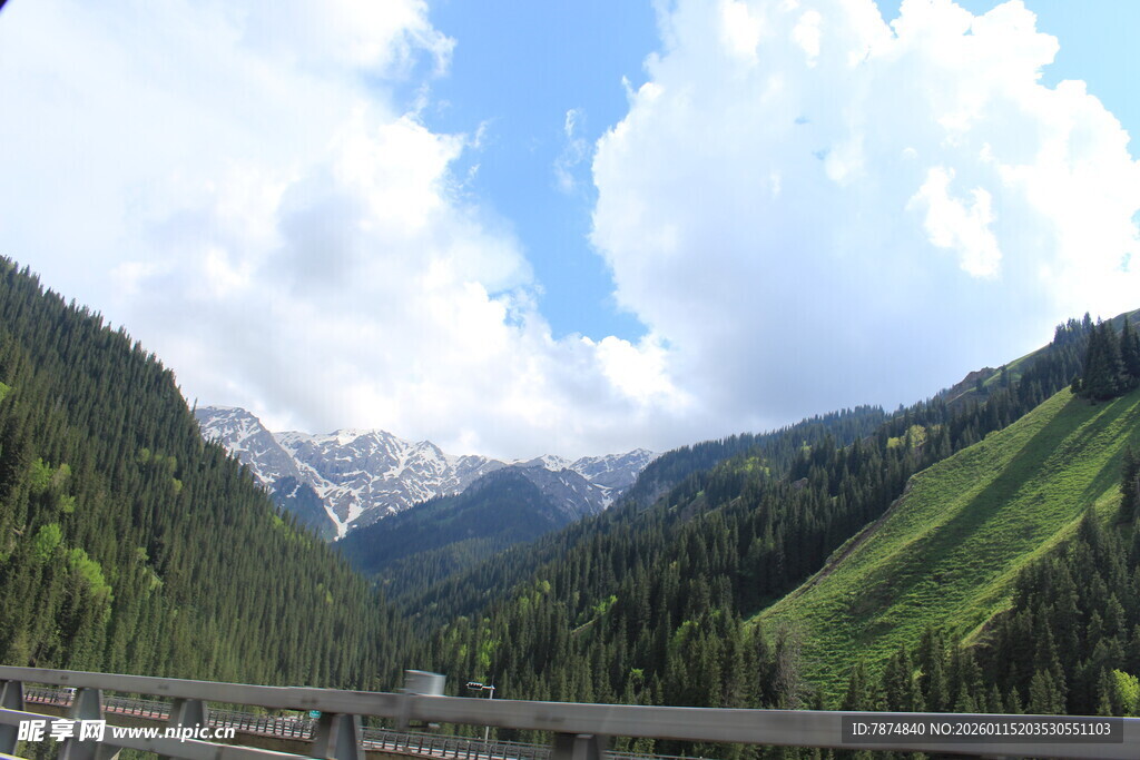 山间公路美景