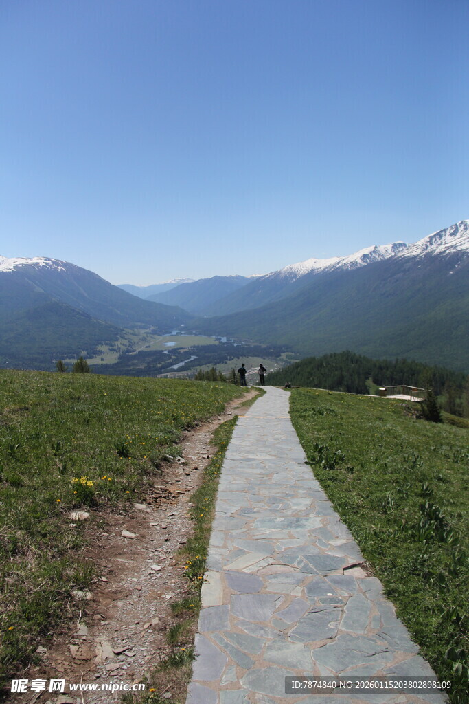 山间小径 通往远方美景