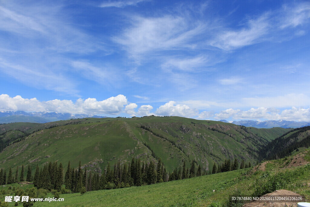 山间美景 蓝天白云绿草地
