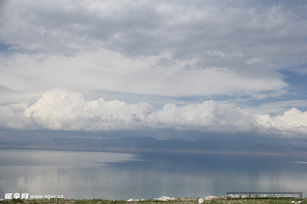 海上多云美景