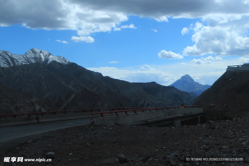 山间公路美景