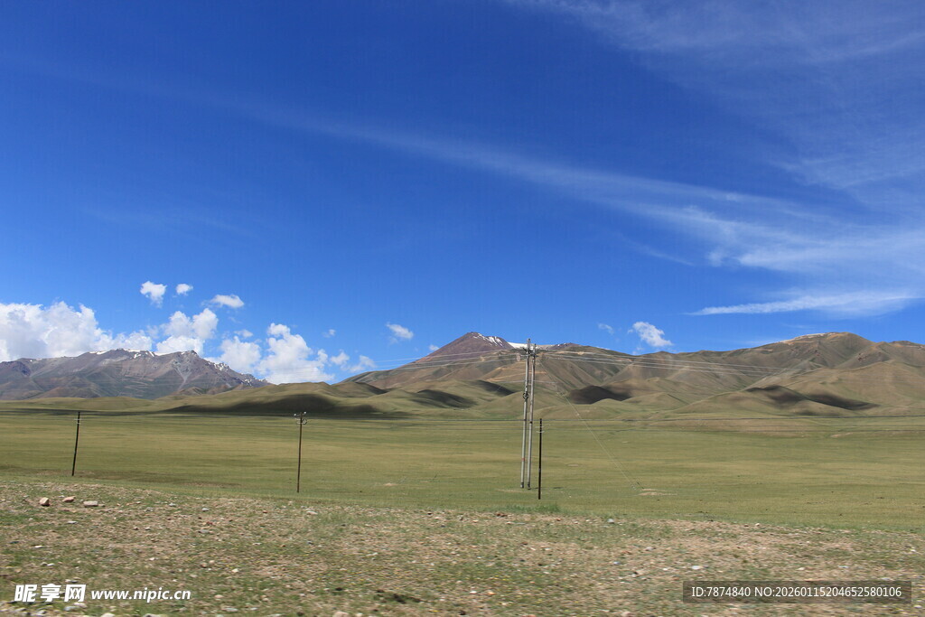 草原蓝天远山风景如画
