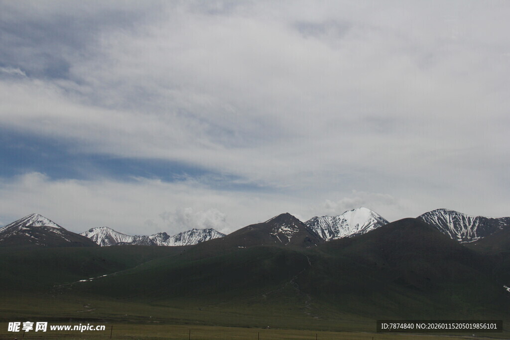 雪山远景