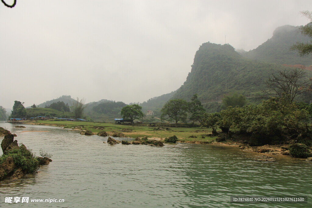 烟雨漓江山水景