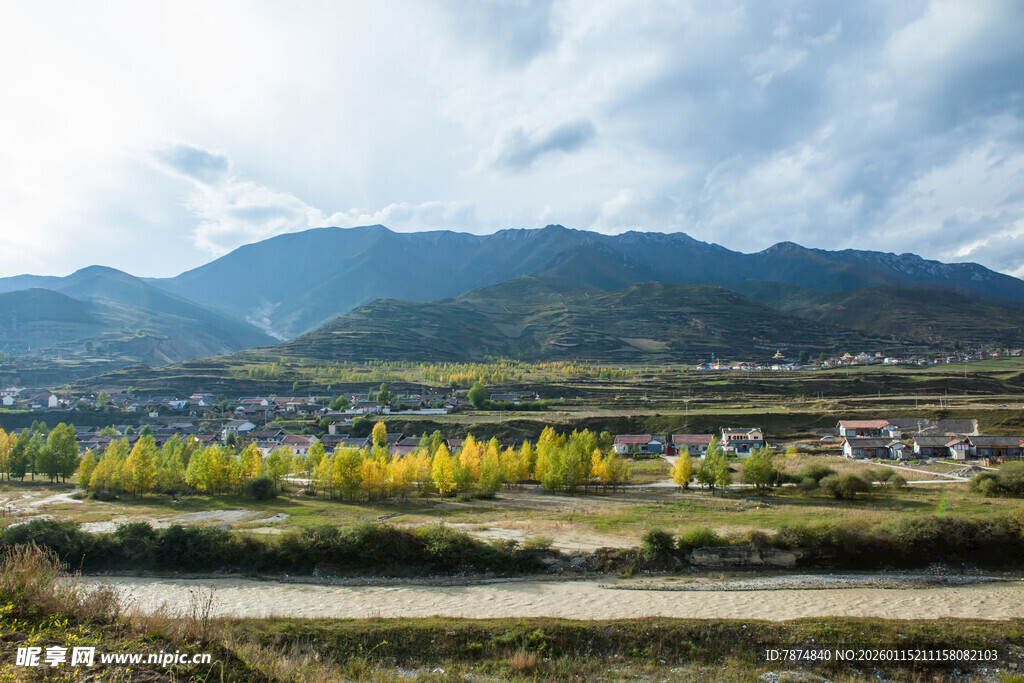 山间村落美景