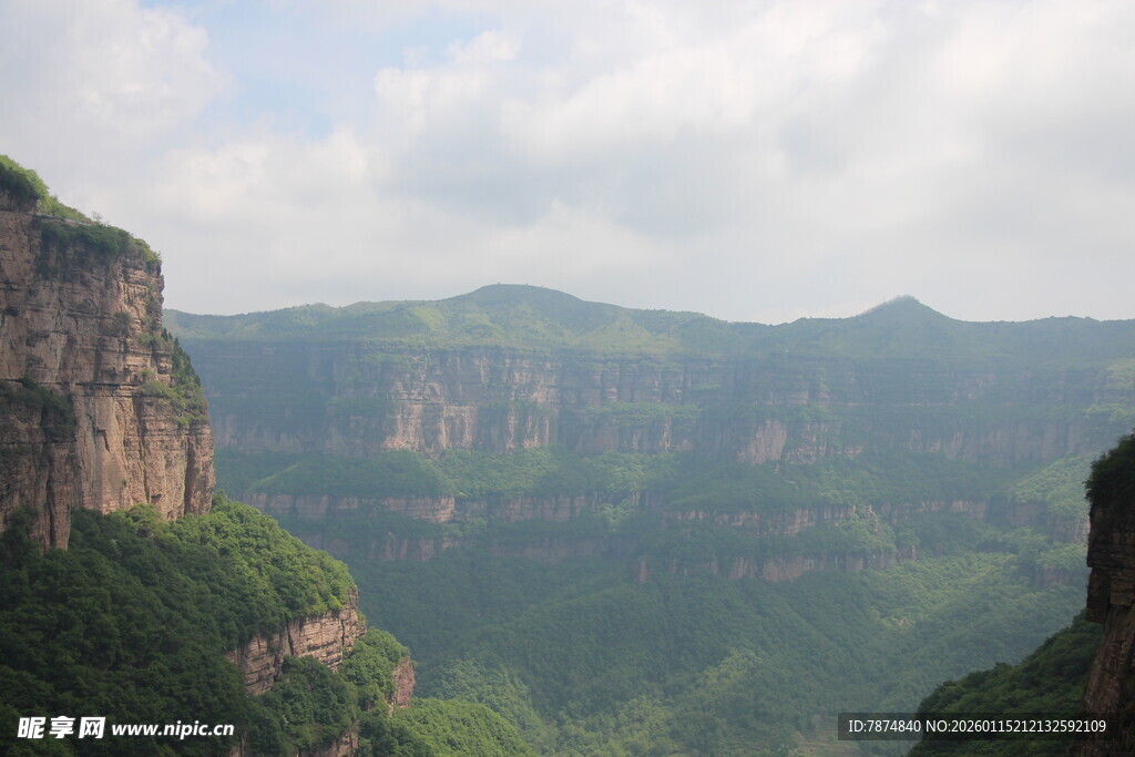 壮丽山峦峡谷景观