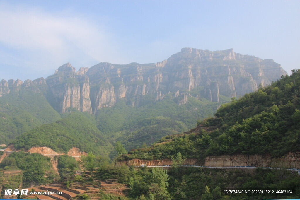 壮丽山景 山间绿意盎然