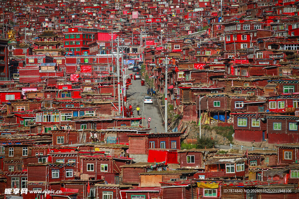 色达红房子景观