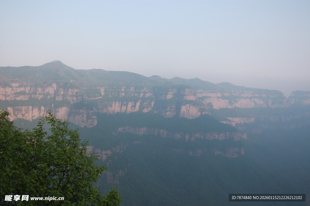 壮丽山峦景色