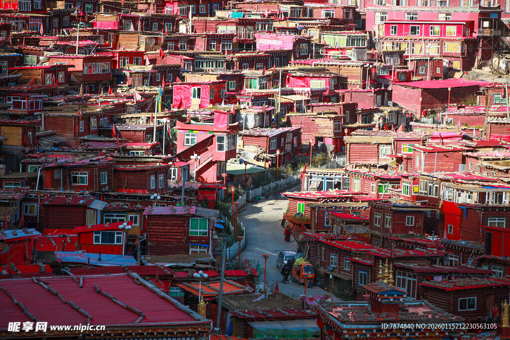 色达红房子景观