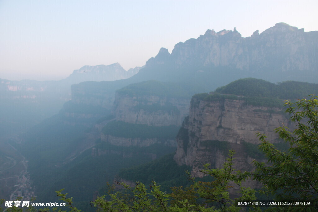 壮丽山峦景色