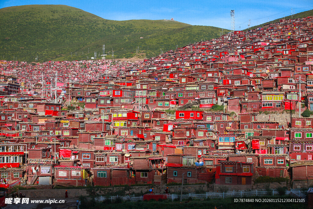 色达红房子景观