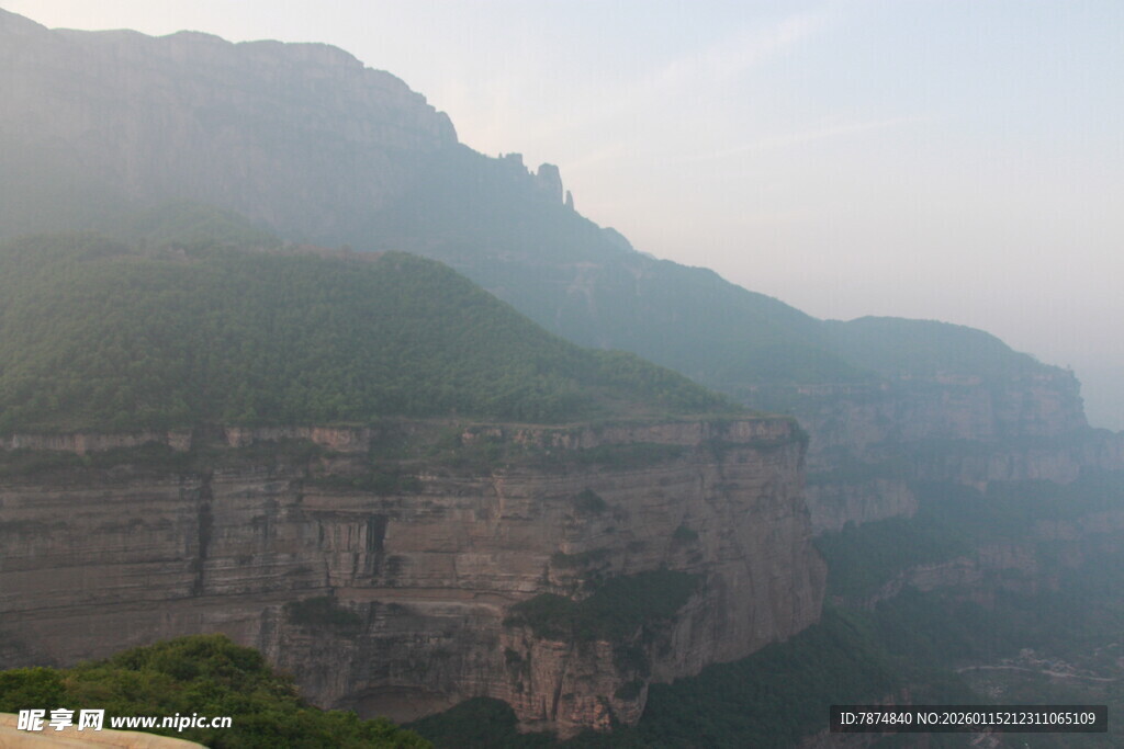 壮丽山间景色