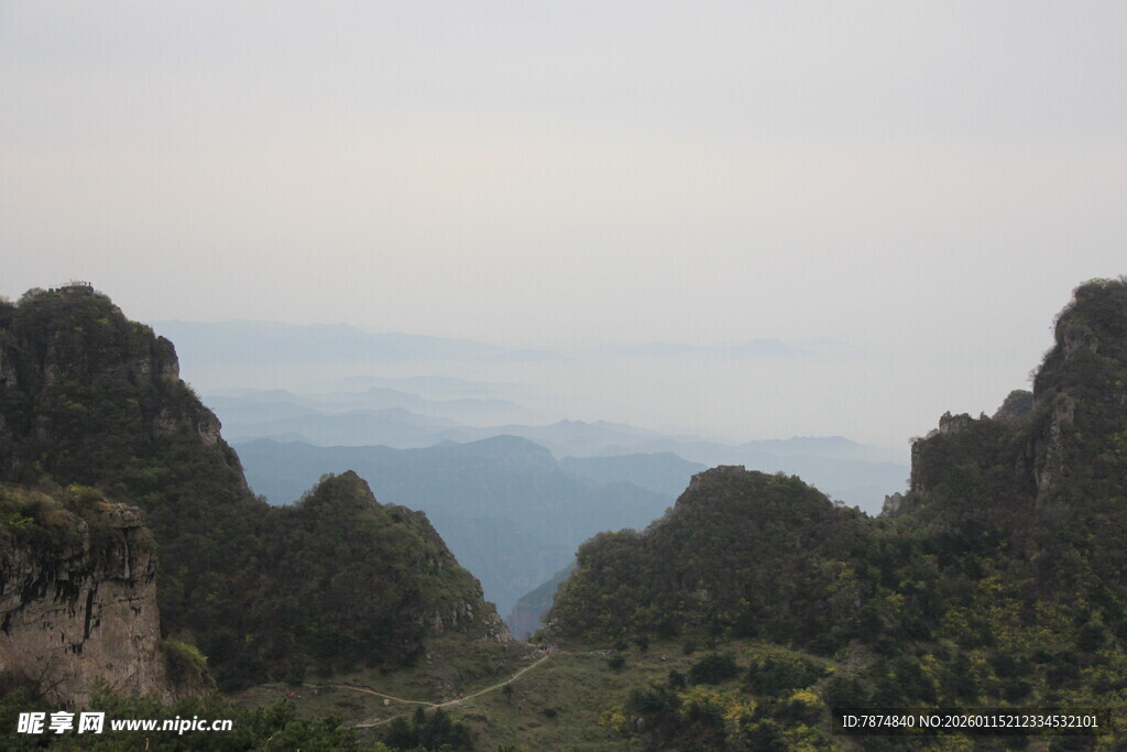 壮丽山峦景观