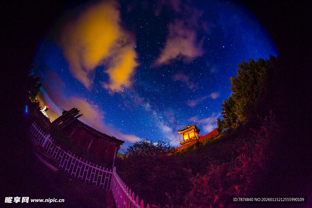 梦幻夜景下的城市风光