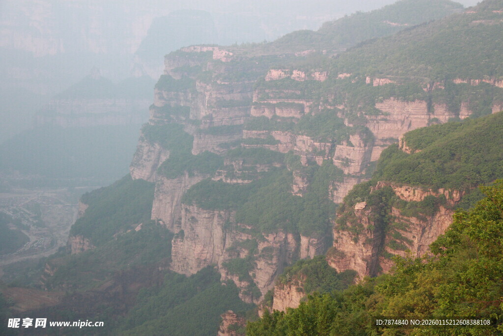 壮丽险峻的高山景观