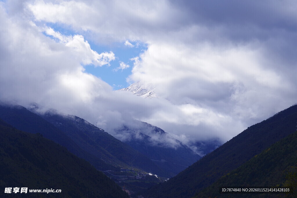 山间云海美景