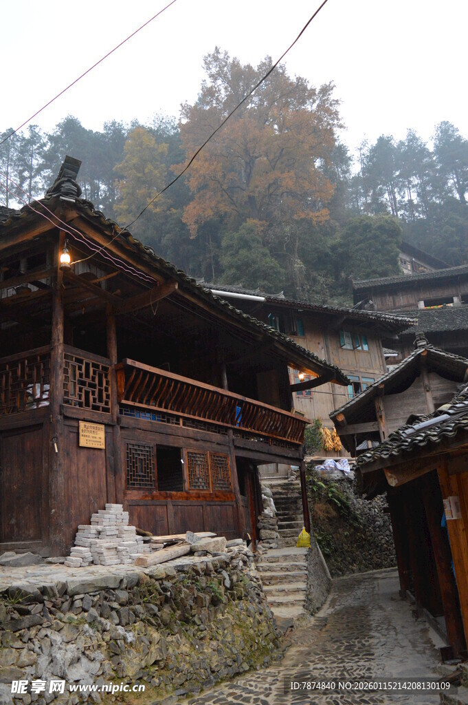 古朴山村木屋