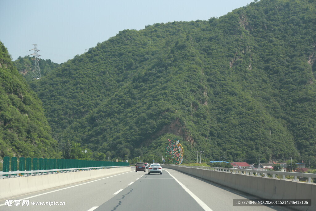 山间高速公路风景