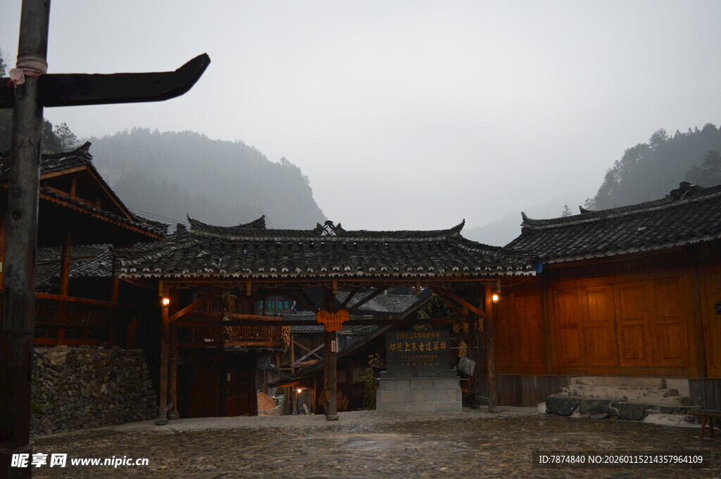 古村烟雨景 中式建筑韵味