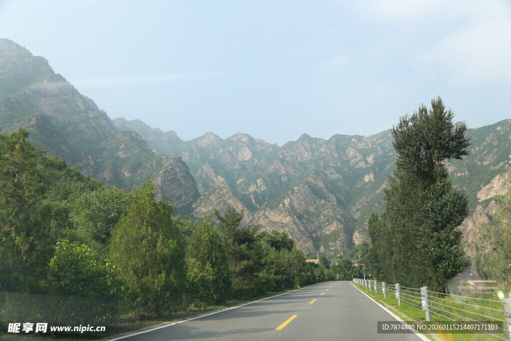 山间公路美景