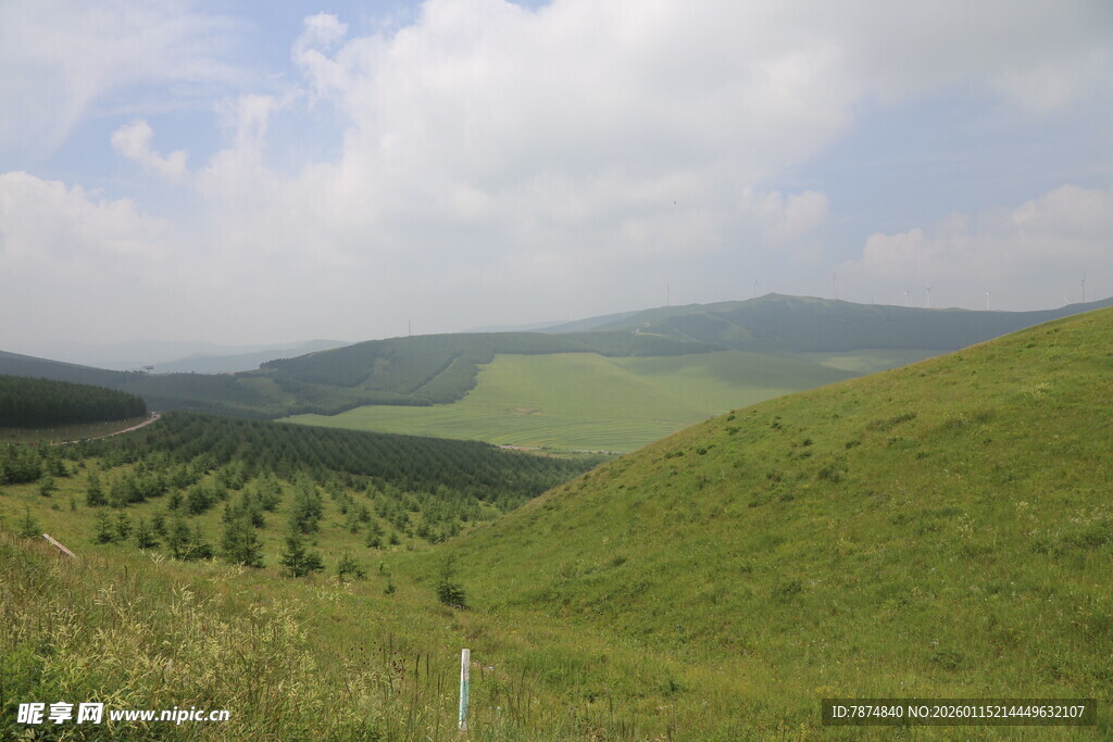 青山绿野间的自然美景