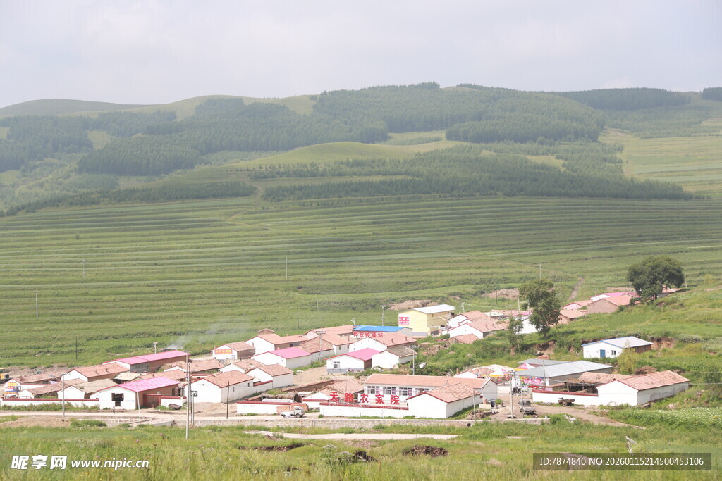 山间村落俯瞰美景