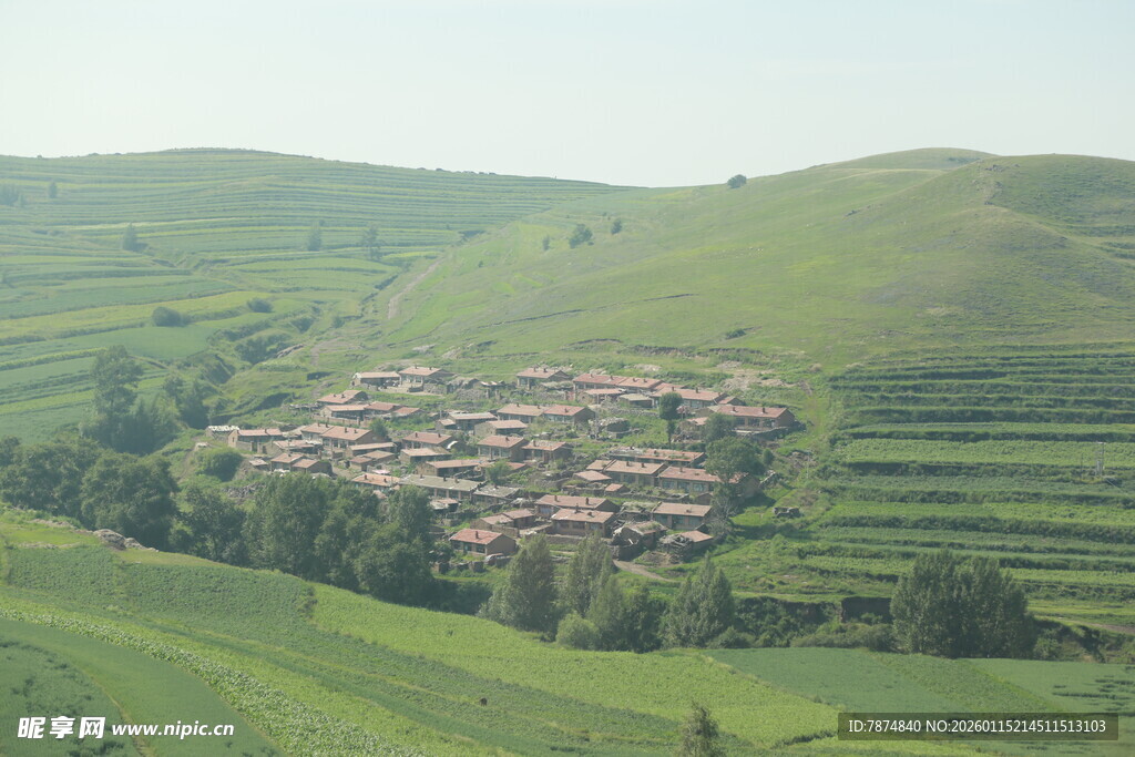 山间村落 绿意环绕的家园