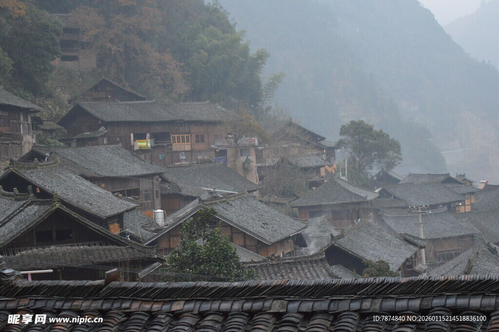 山间古村落 静谧瓦房景致