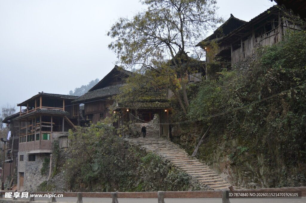 山间古朴民居 石阶蜿蜒