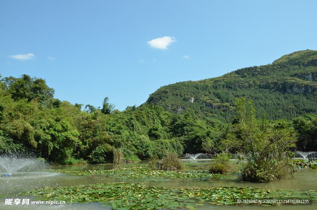 青山绿水间的自然美景