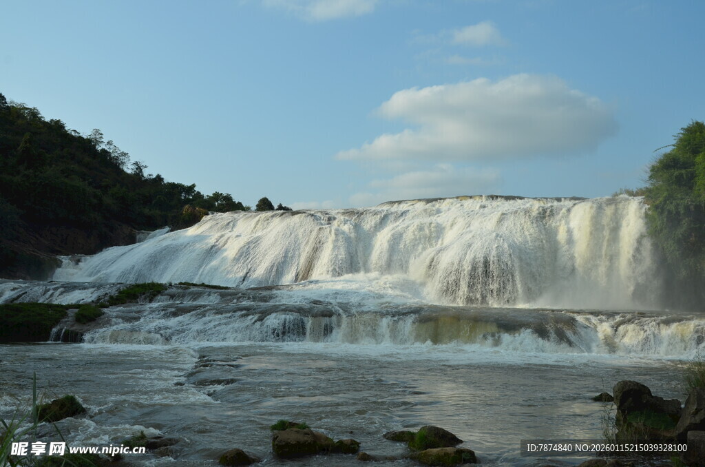 壮观瀑布景观