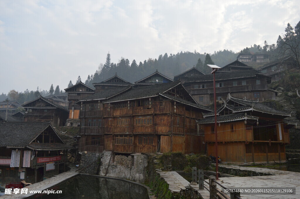 苗寨风光 古朴木质建筑群