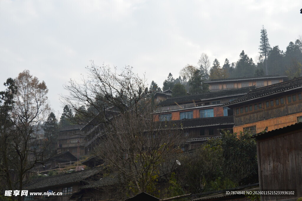 山间古朴村落景观