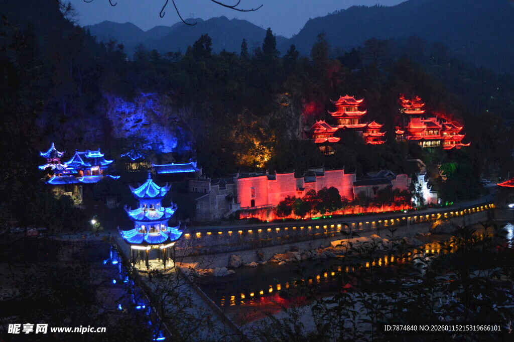 山间璀璨夜景灯光秀