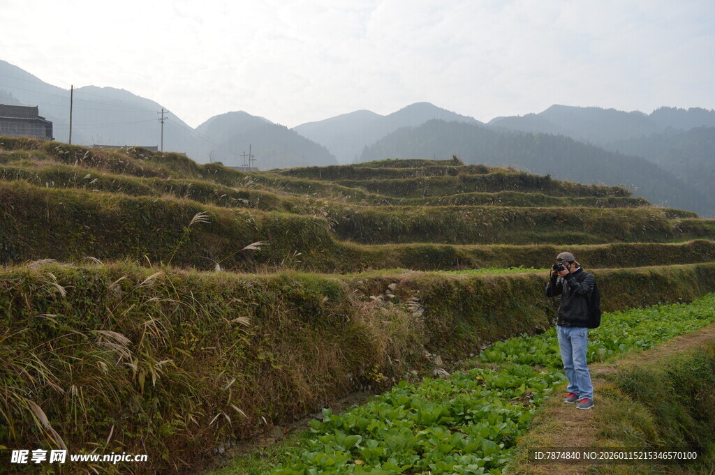 山间小径上的徒步者