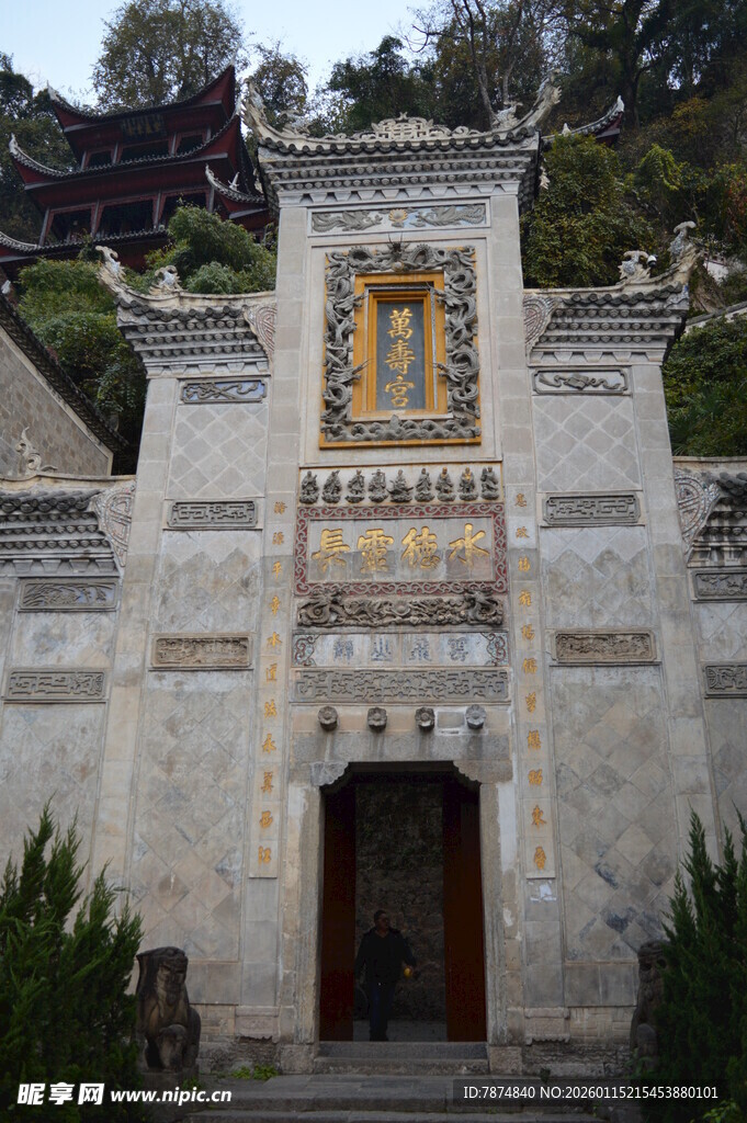 古老中式建筑大门风貌