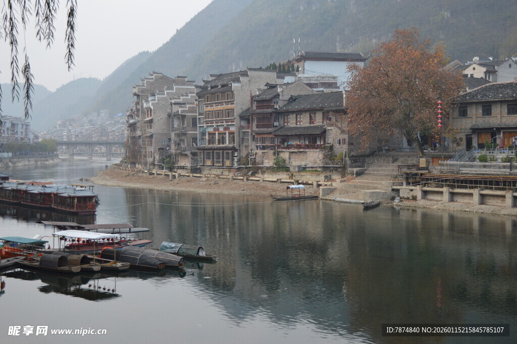 江南水乡河畔古朴景致