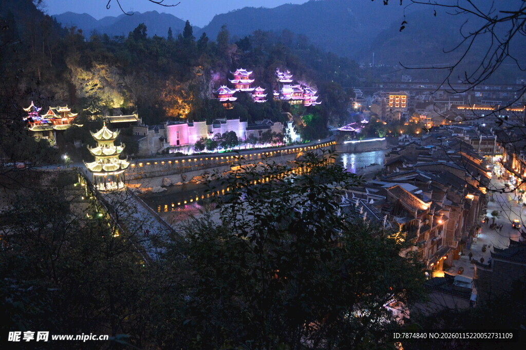 山城夜景璀璨灯火辉煌