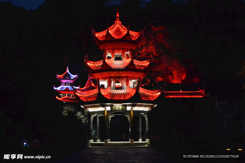 夜晚中式塔楼灯光秀