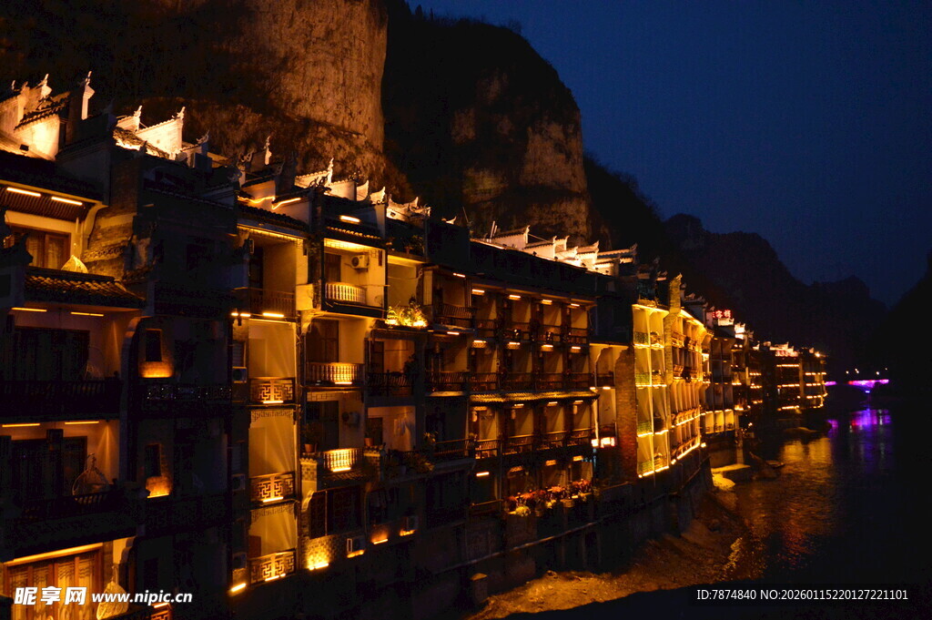 古镇夜景 灯火璀璨映山河