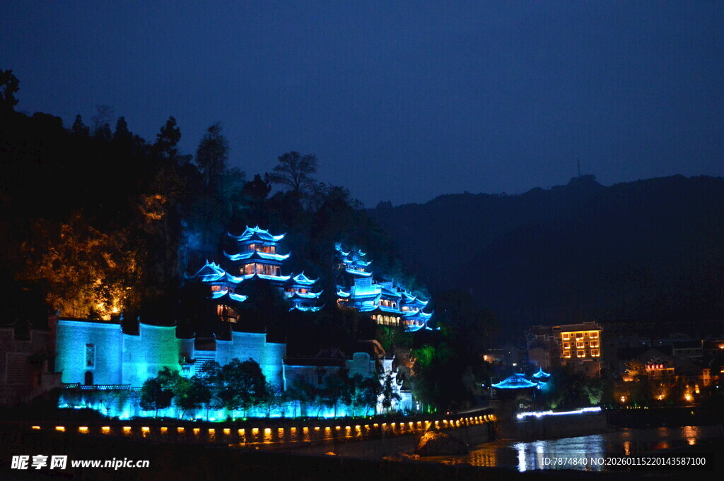 江边夜景古建筑灯光秀