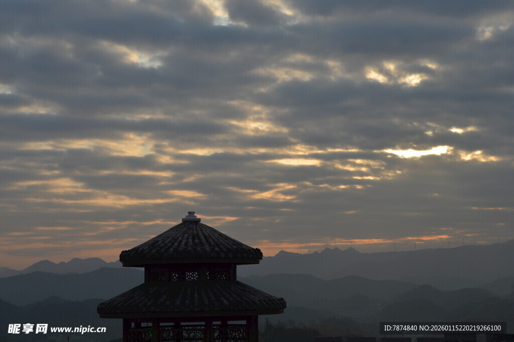 黄昏下的古亭美景