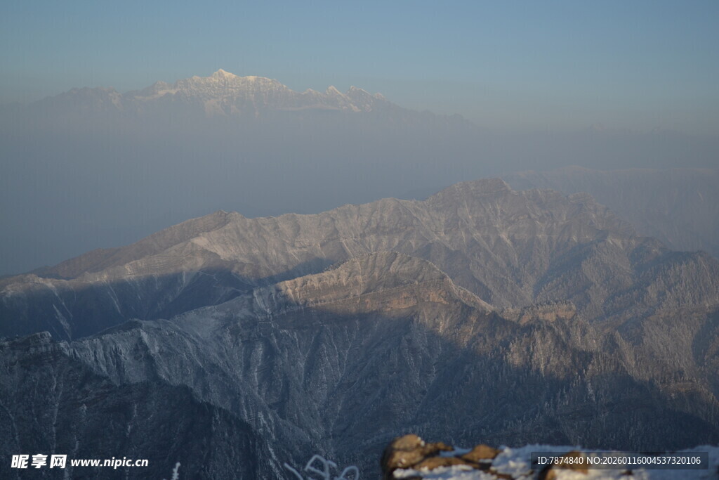 雪山远景 壮丽自然风光