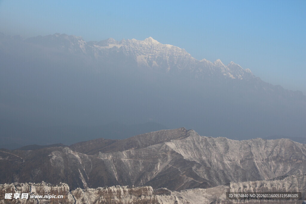 雪山壮丽景色