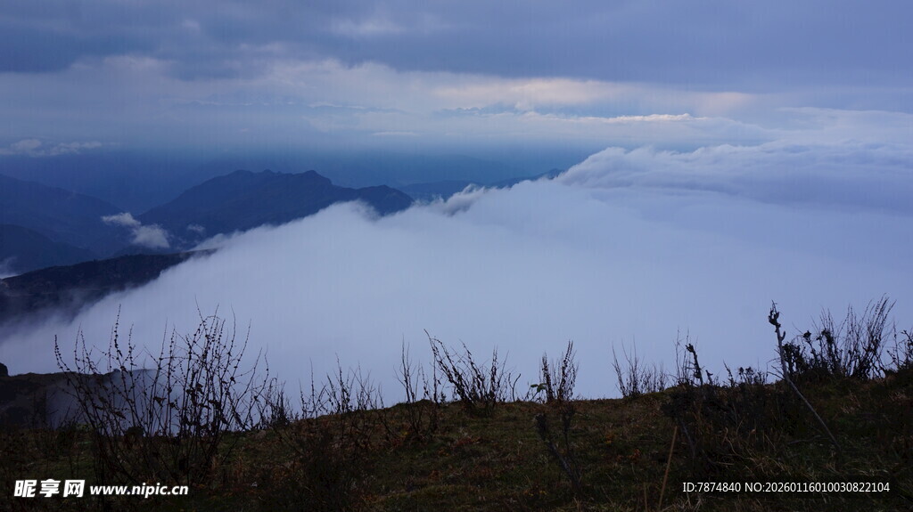 山间云海美景