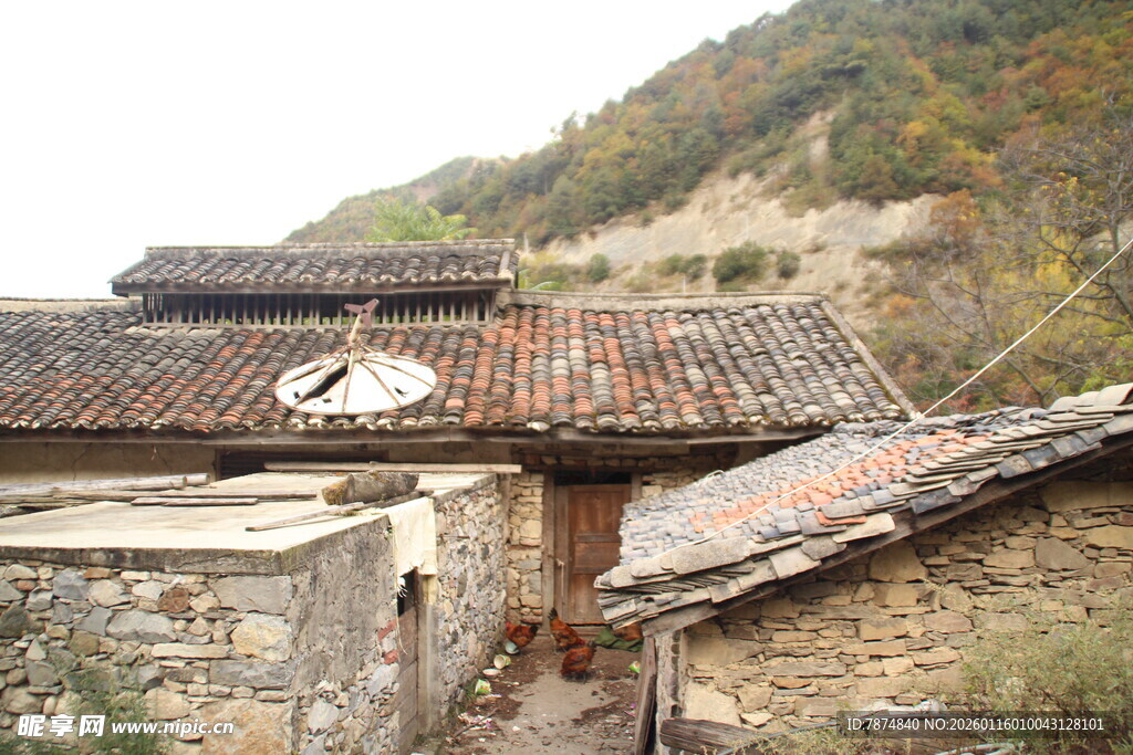 古朴山村旧屋风貌