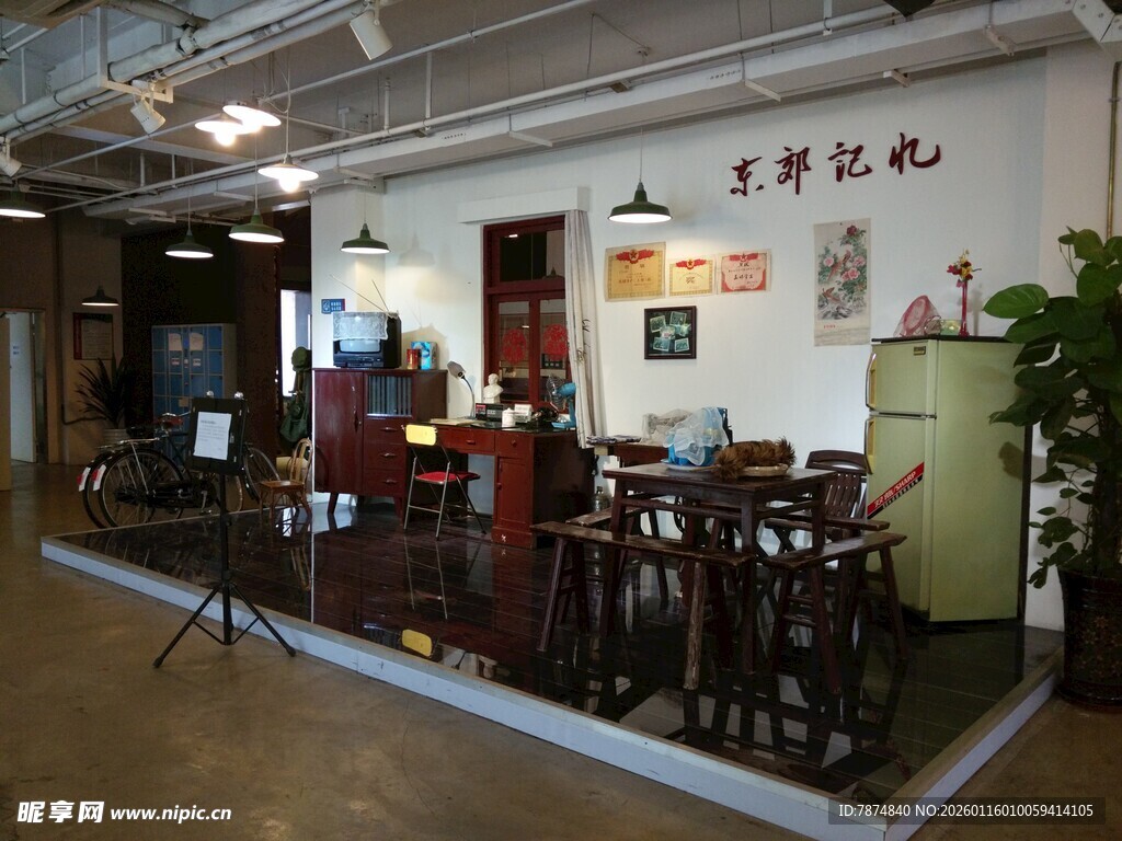 温馨复古风格的室内咖啡厅