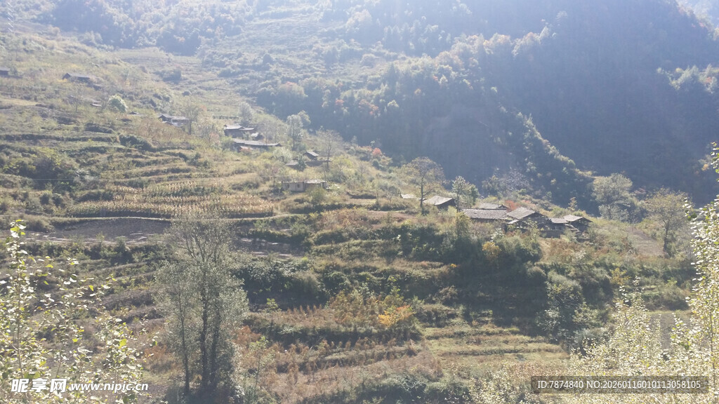 山间梯田村落美景