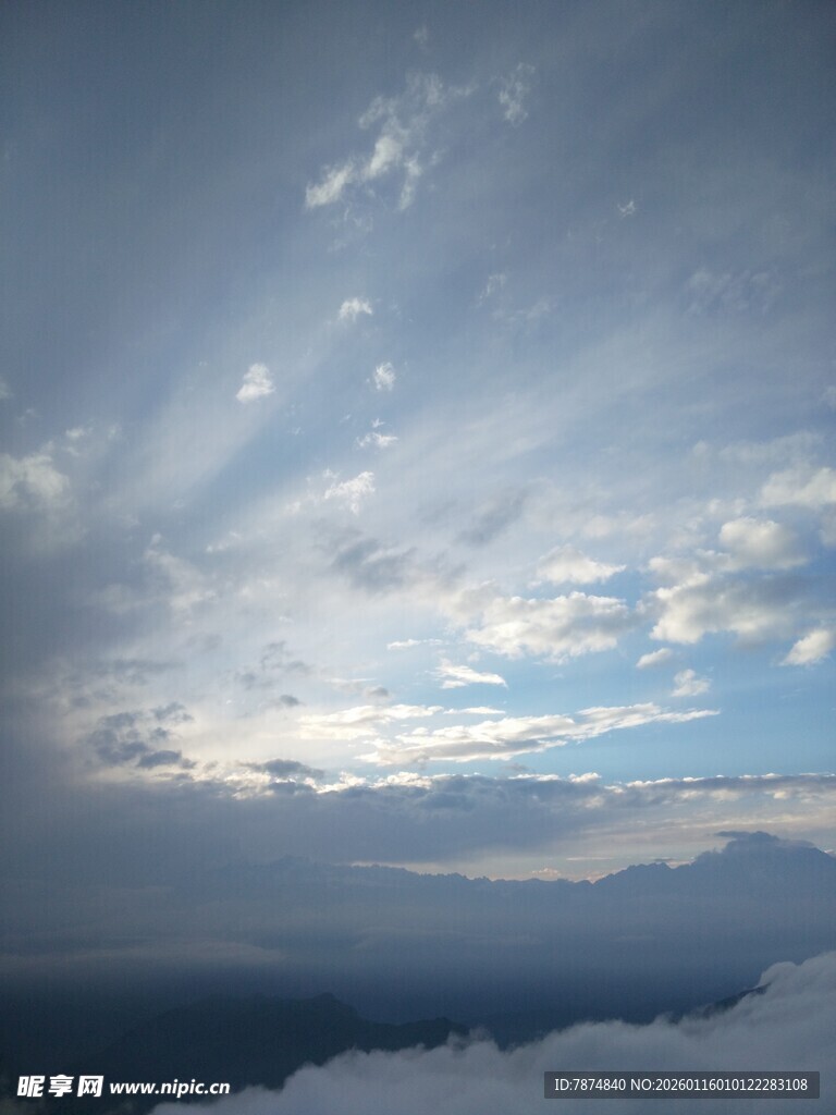 高空云海间的梦幻天空